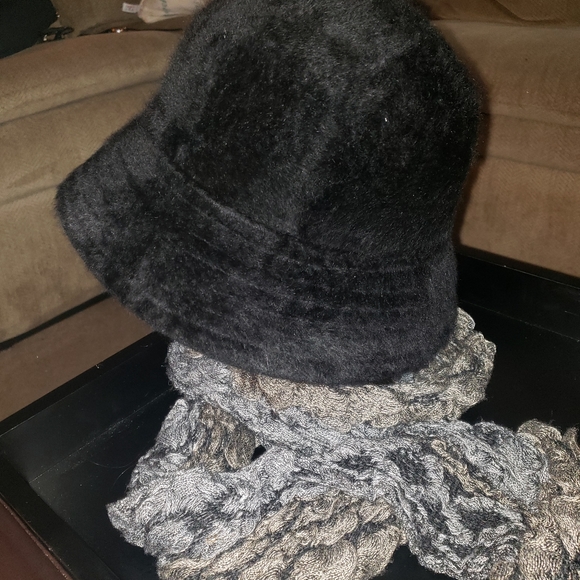 SOLD-Vintage black Kangol hat - Picture 2 of 11